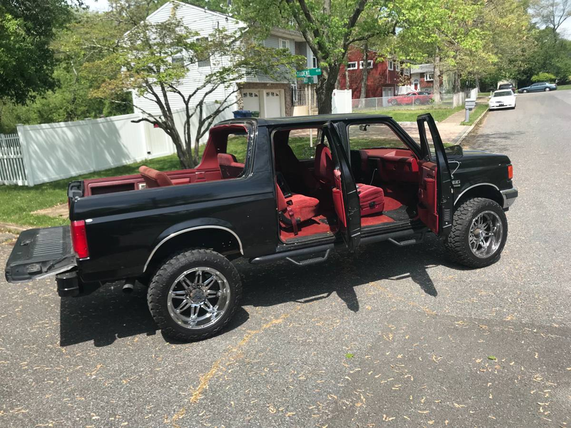 Illustration for article titled At $17,000, Could This 1990 Ford Bronco Magnum Get You To Buck The Bronco Two-Door Trend?
